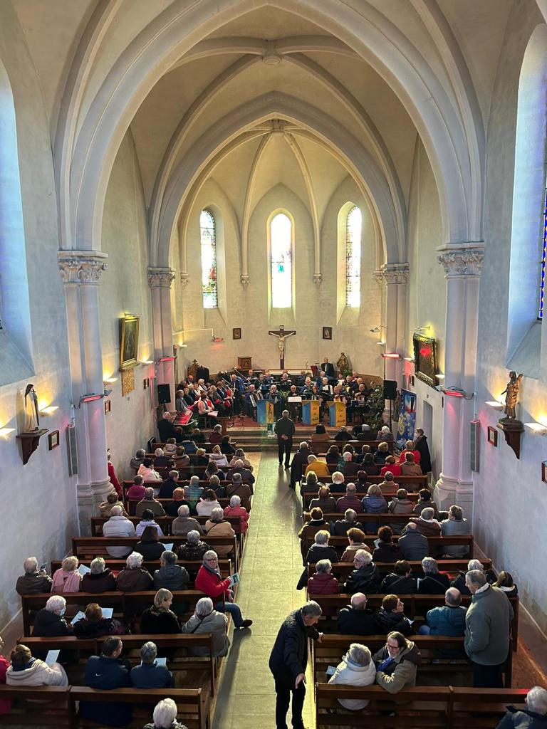 Ciel de Musette a fêté Noël le 17 décembre 2023 en l'église de Châteauneuf-La-Forêt 87
